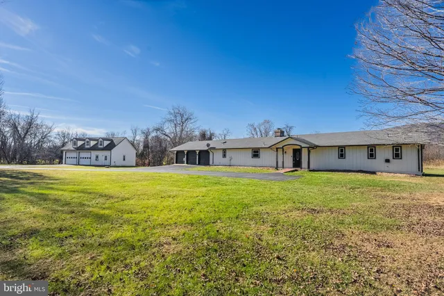 $900,000 | 33900 Austin Grove Road, Bluemont, VA 20135