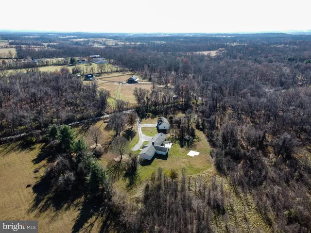 $900,000 | 33900 Austin Grove Road, Bluemont, VA 20135