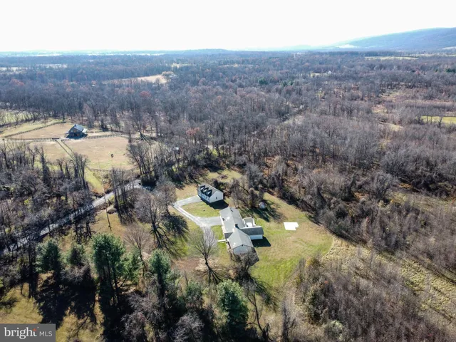 $880,000 | 33900 Austin Grove Road, Bluemont, VA 20135