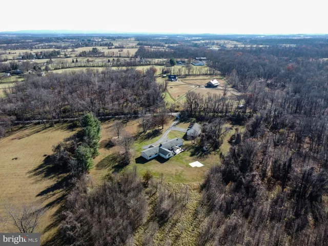 $900,000 | 33900 Austin Grove Road, Bluemont, VA 20135