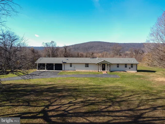 $900,000 | 33900 Austin Grove Road, Bluemont, VA 20135