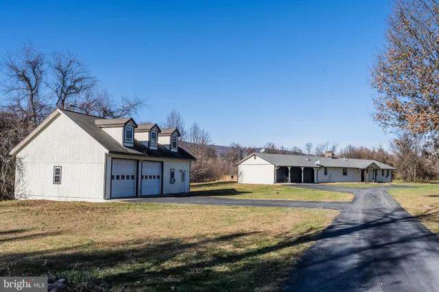 $880,000 | 33900 Austin Grove Road, Bluemont, VA 20135
