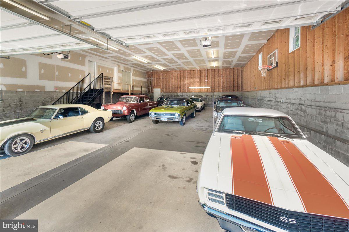 21873 Boonsboro Mountain Road Boonsboro, MD 21713 - Photo 5 of 48 38x58 Front Garage