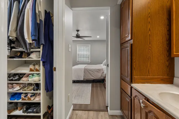 a en suite bathroom with a sink and a mirror