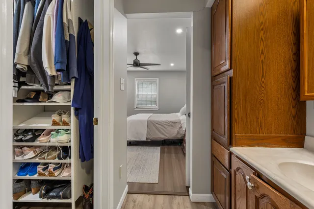 a en suite bathroom with a sink and a mirror