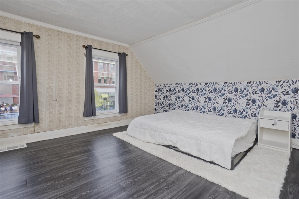 711 Union Street Springfield, MA 01109 - Photo 16 of 42 Gallery Image 16