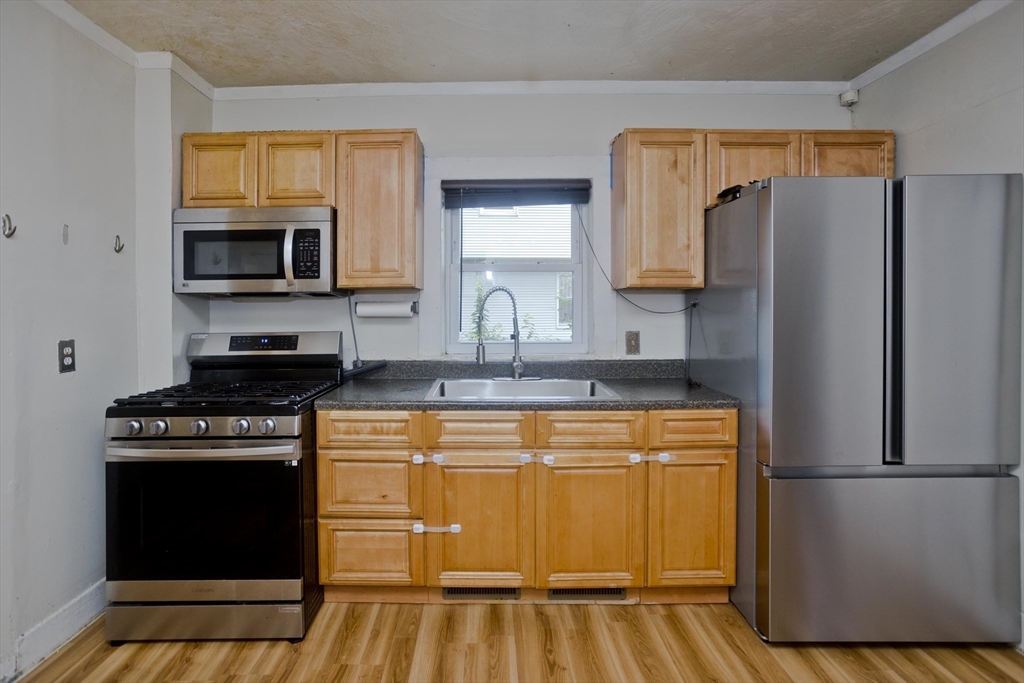 711 Union Street Springfield, MA 01109 - Photo 5 of 42 Gallery Image 5
