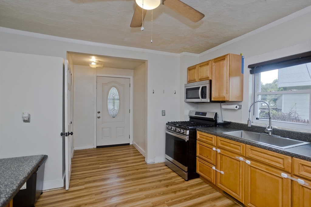 711 Union Street Springfield, MA 01109 - Photo 6 of 42 Gallery Image 6