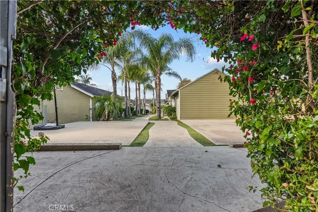 $2,095 | 2107 North Raymond Avenue, Altadena, CA 91001