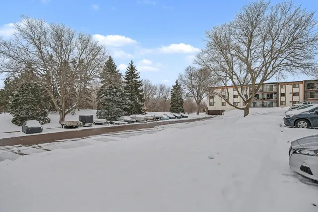 $124,900 | 401 East Burnsville Parkway, Unit 239, Burnsville, MN 55337