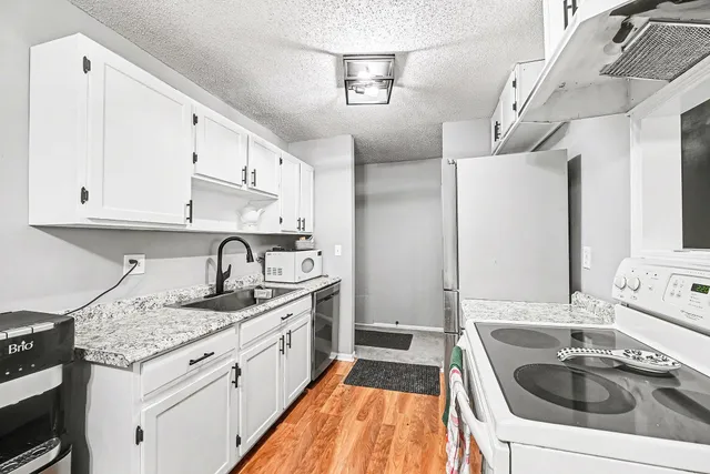 $124,900 | 401 East Burnsville Parkway, Unit 239, Burnsville, MN 55337