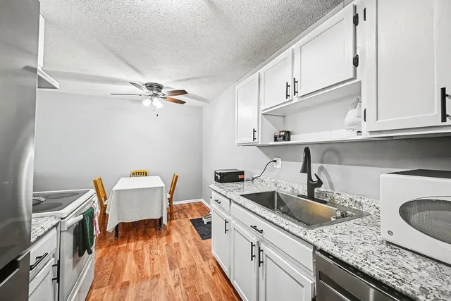 $124,900 | 401 East Burnsville Parkway, Unit 239, Burnsville, MN 55337