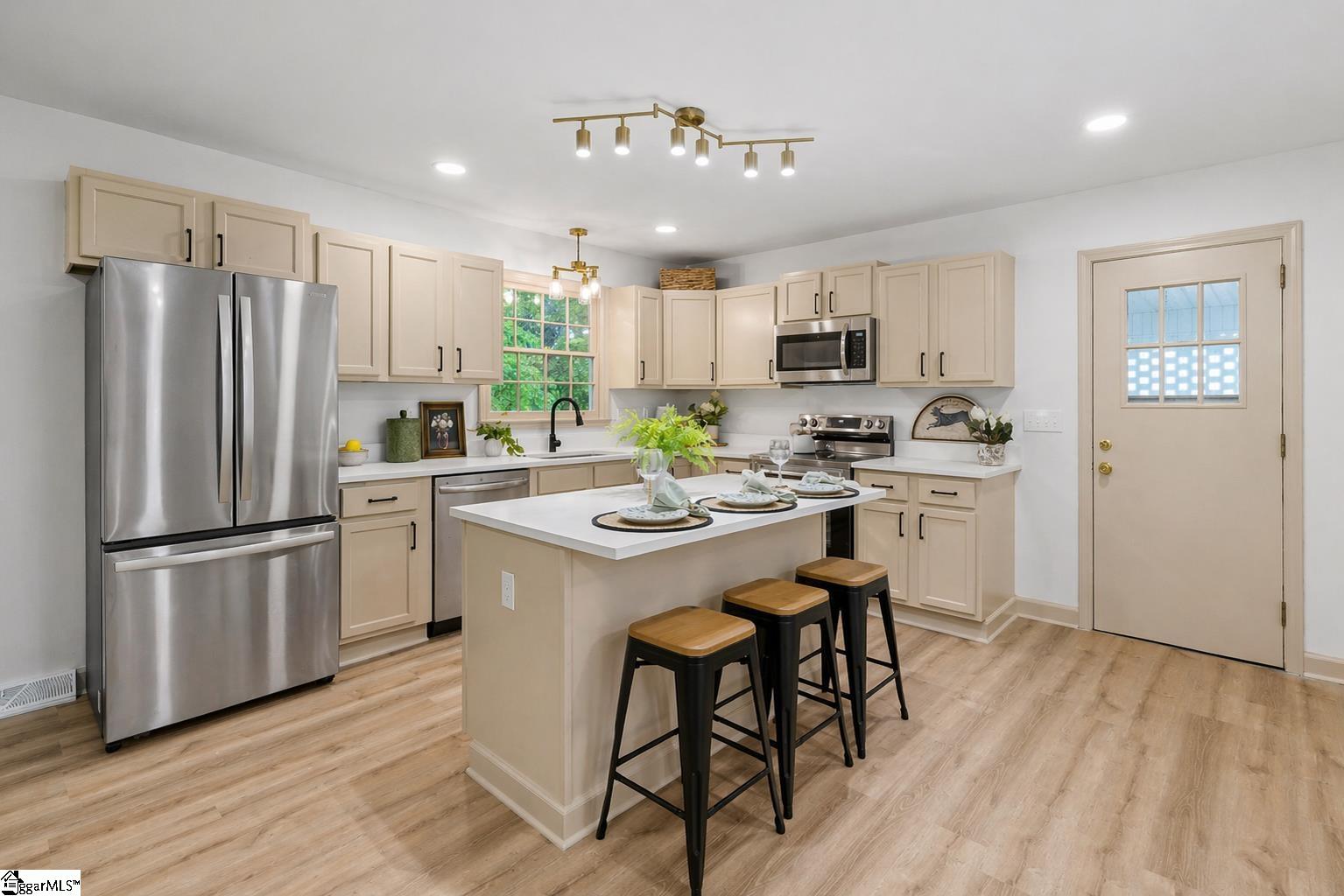 406 Rollingreen Road Greenville, SC 29615 - Photo 11 of 42