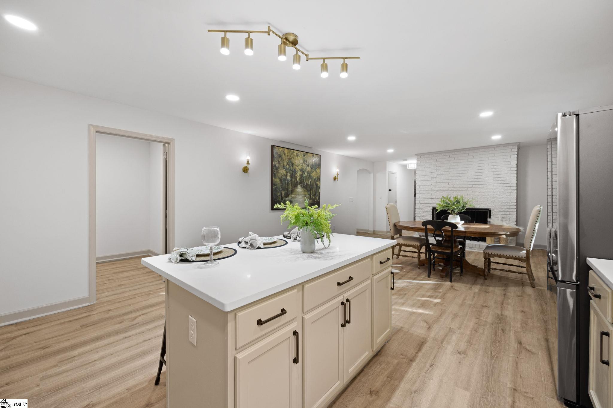 406 Rollingreen Road Greenville, SC 29615 - Photo 13 of 42