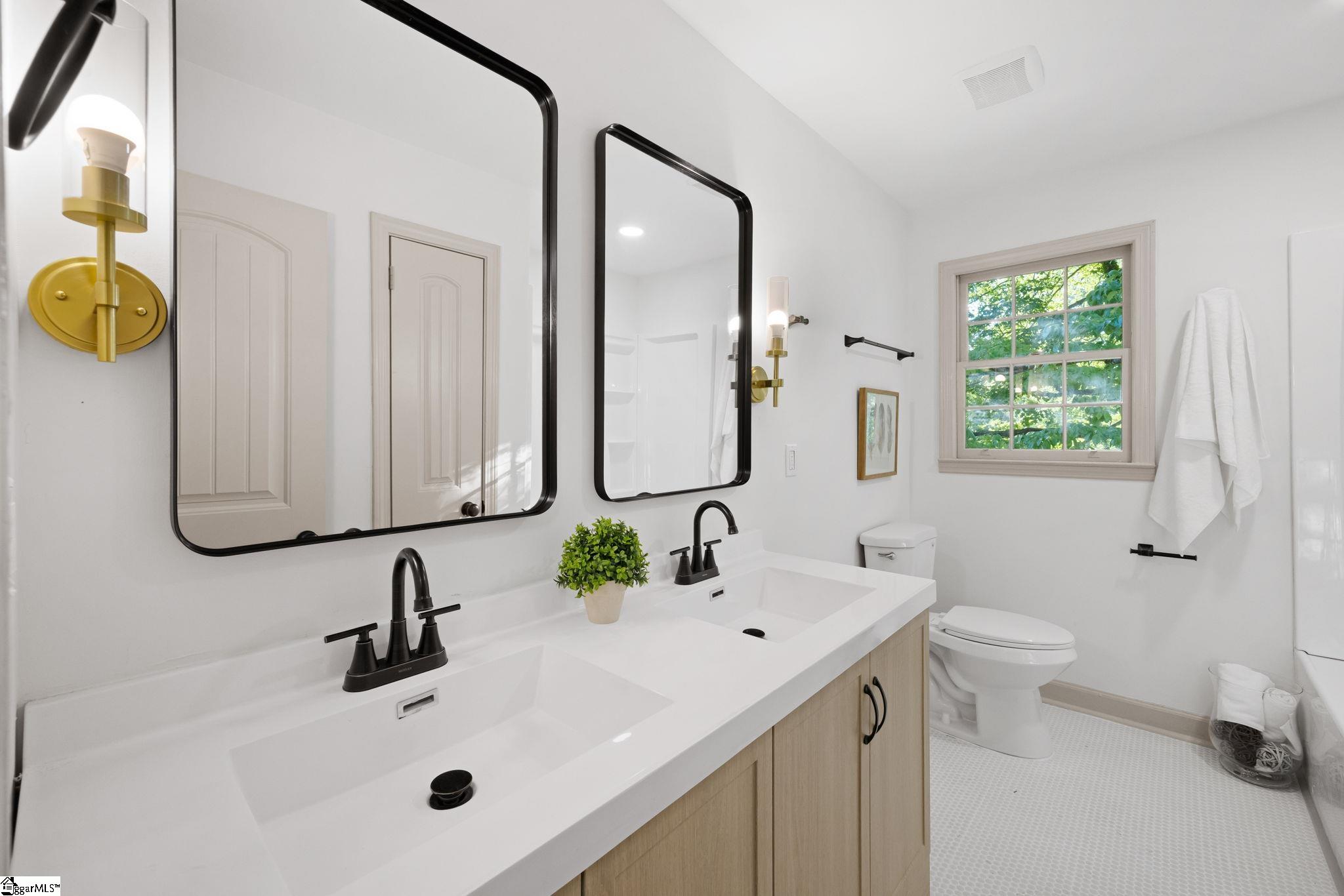 406 Rollingreen Road Greenville, SC 29615 - Photo 15 of 42