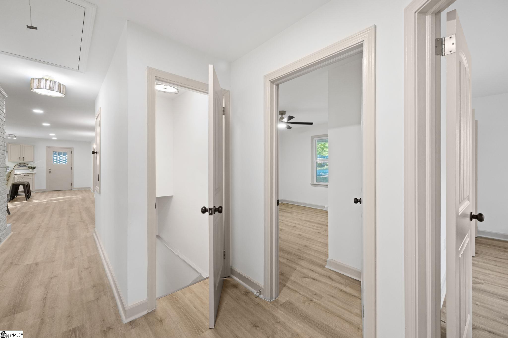 406 Rollingreen Road Greenville, SC 29615 - Photo 17 of 42