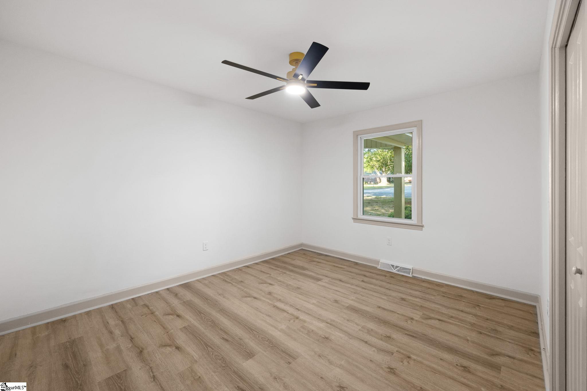 406 Rollingreen Road Greenville, SC 29615 - Photo 18 of 42