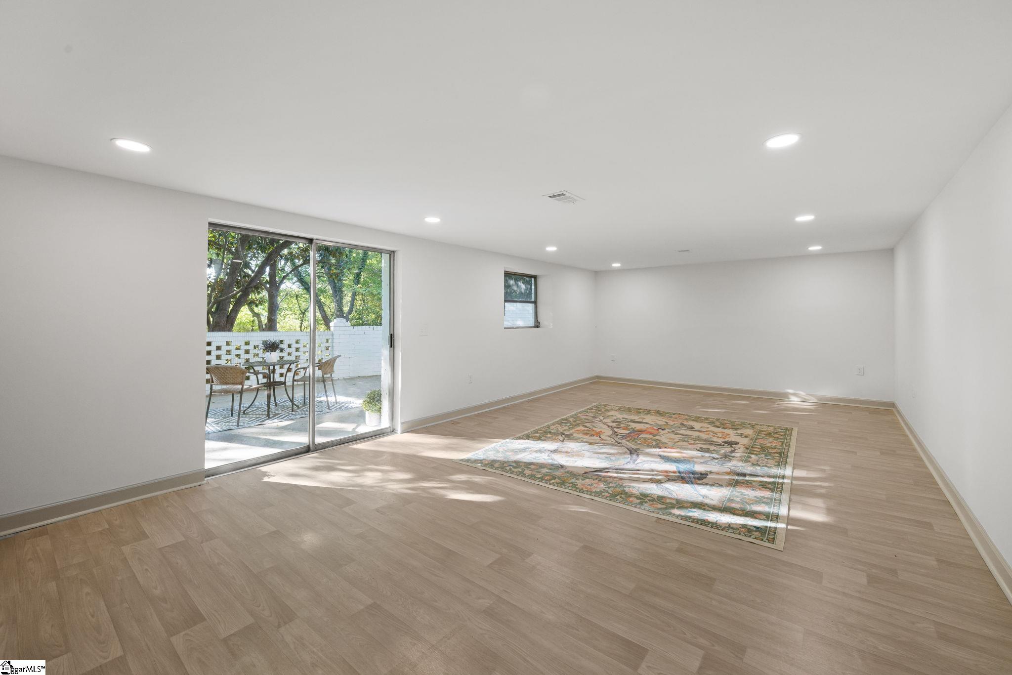 406 Rollingreen Road Greenville, SC 29615 - Photo 25 of 42