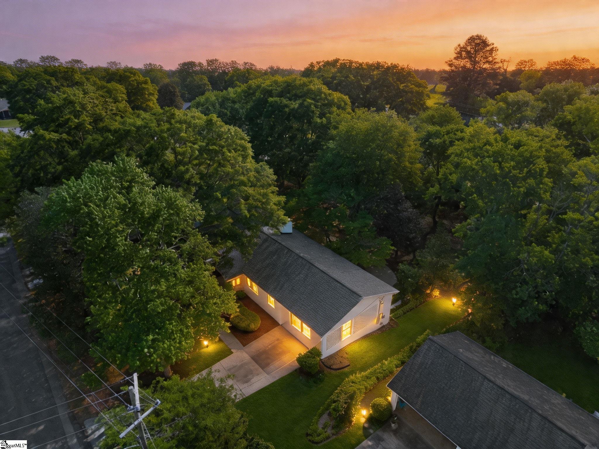 406 Rollingreen Road Greenville, SC 29615 - Photo 3 of 42