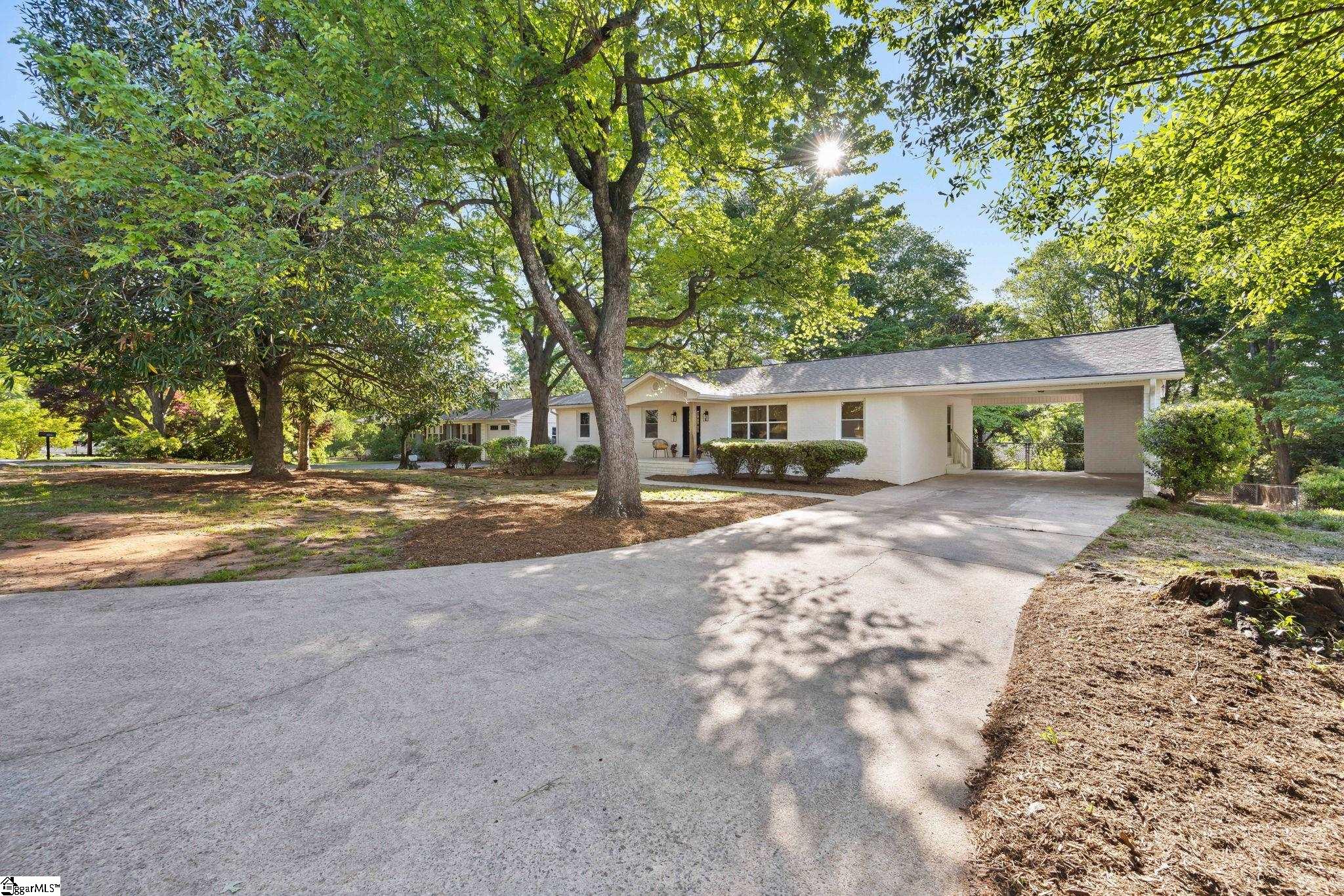 406 Rollingreen Road Greenville, SC 29615 - Photo 4 of 42