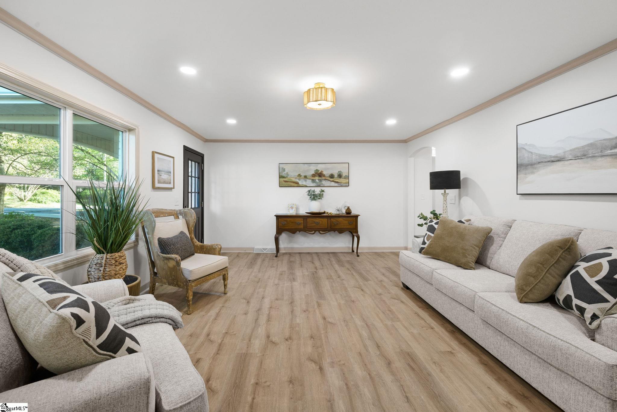 406 Rollingreen Road Greenville, SC 29615 - Photo 6 of 42