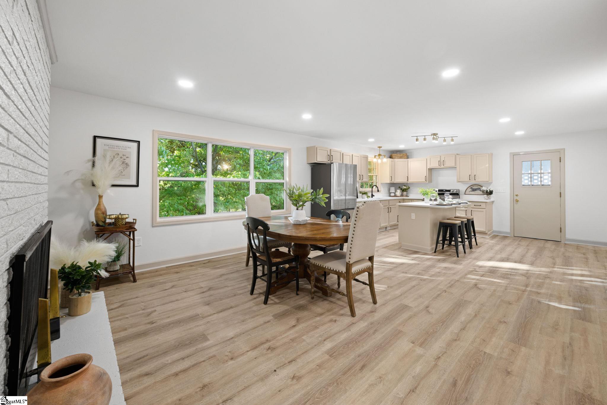 406 Rollingreen Road Greenville, SC 29615 - Photo 9 of 42