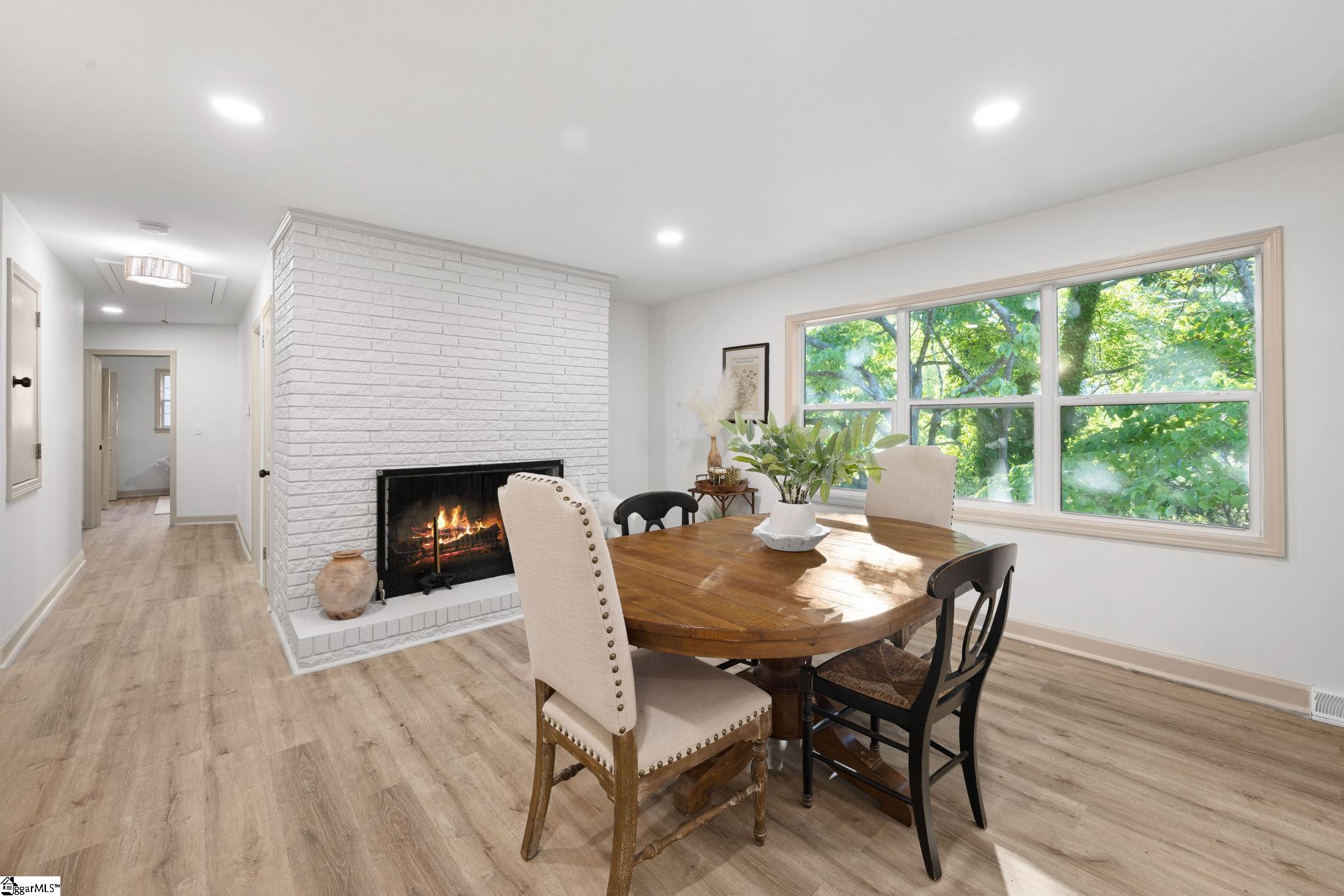 406 Rollingreen Road Greenville, SC 29615 - Photo 10 of 42