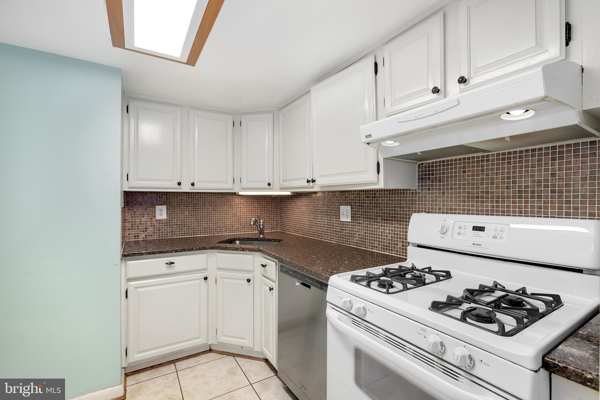 1525 Northgate Square, Unit 2C Reston, VA 20190 - Photo 12 of 32 Gallery Image 12