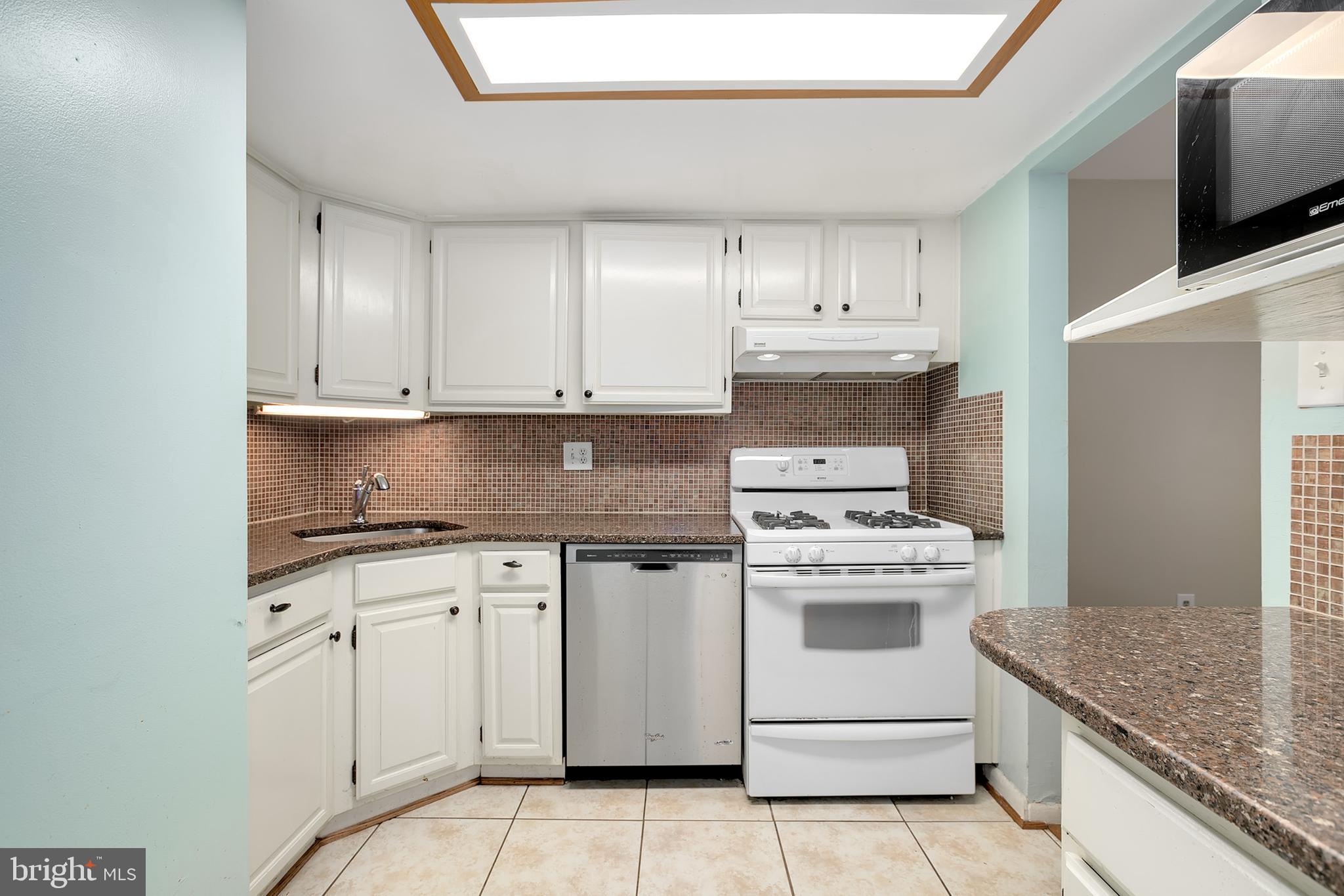 1525 Northgate Square, Unit 2C Reston, VA 20190 - Photo 14 of 32 Gallery Image 14