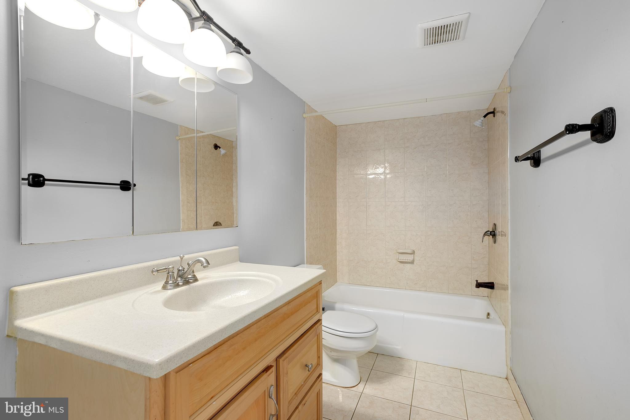 1525 Northgate Square, Unit 2C Reston, VA 20190 - Photo 16 of 32 Gallery Image 16