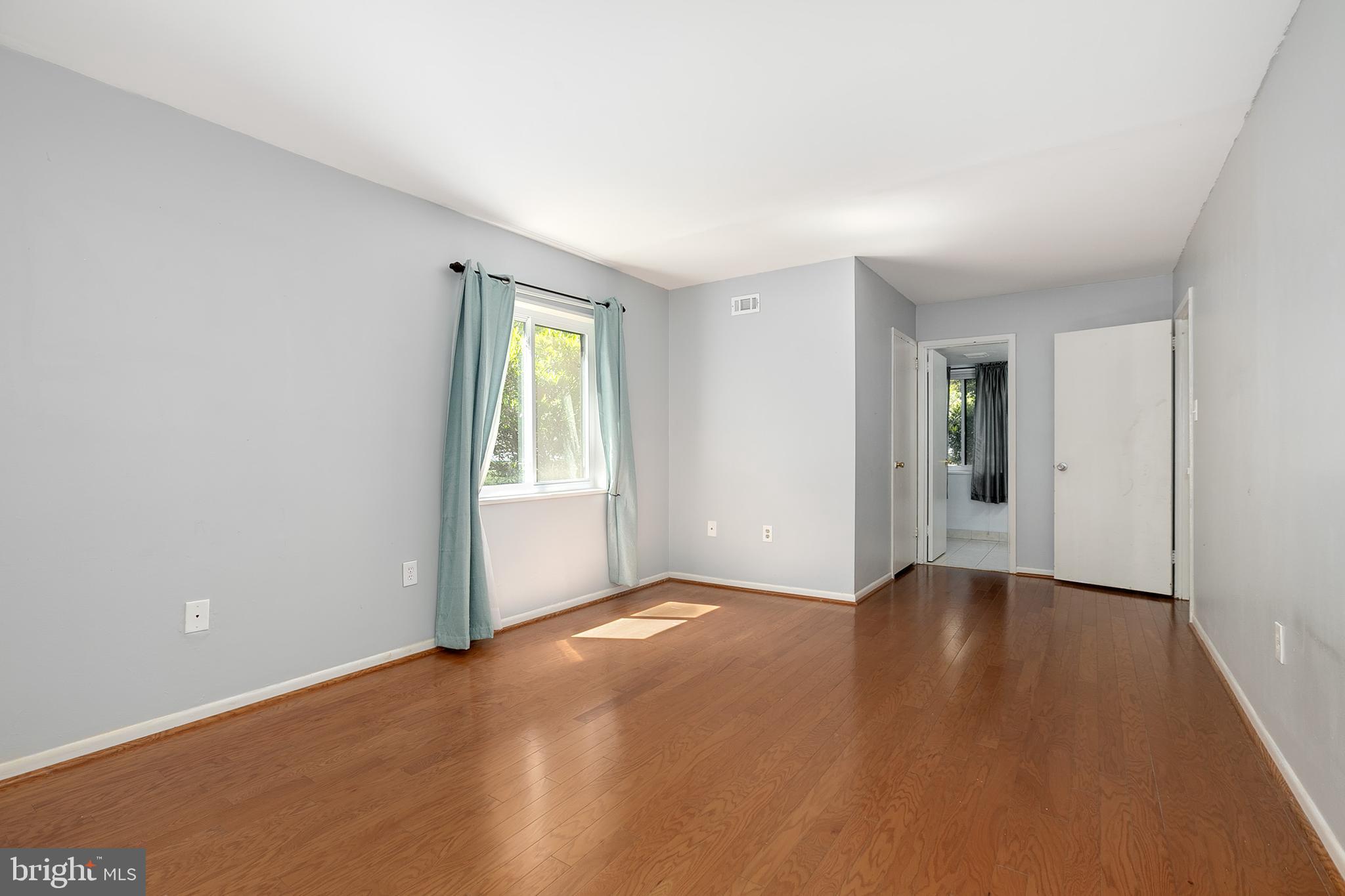 1525 Northgate Square, Unit 2C Reston, VA 20190 - Photo 23 of 32 Gallery Image 23