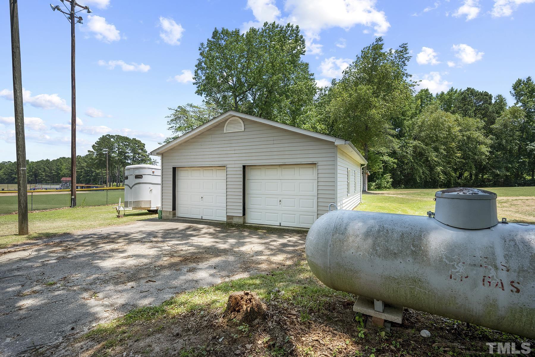 623 Grill Road Clayton, NC 27520 - Photo 6 of 35 Gallery Image 6