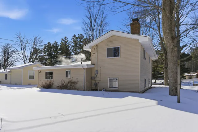 $244,500 | 5184 Pleasant Drive, Beaverton, MI 48612