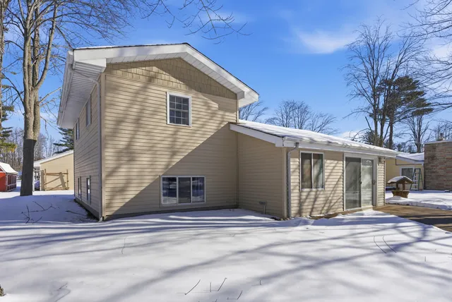 $244,500 | 5184 Pleasant Drive, Beaverton, MI 48612
