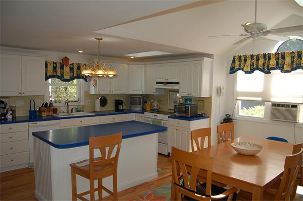 10 Penny Road Woburn, MA 01801 - Photo 4 of 18