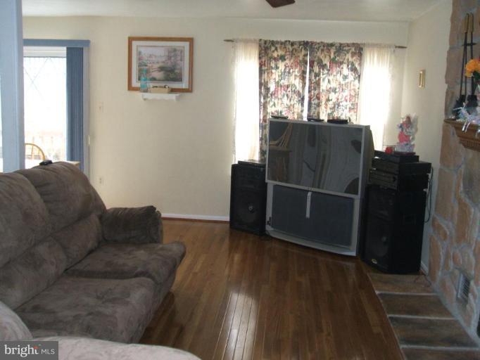 12901 River Ridge Place Laurel, MD 20708 - Photo 3 of 27 Living Room #2