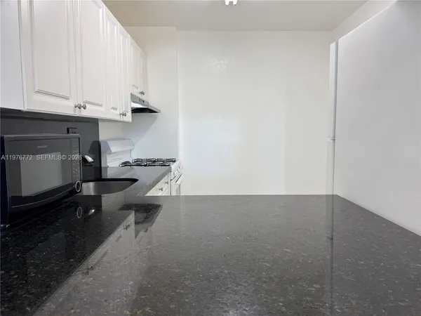 $1,900 | 13120 Southwest 92nd Avenue, Unit B302, Miami, FL 33176
