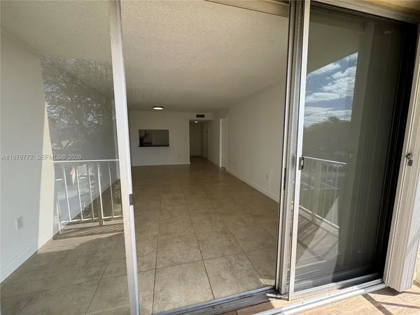 $1,900 | 13120 Southwest 92nd Avenue, Unit B302, Miami, FL 33176