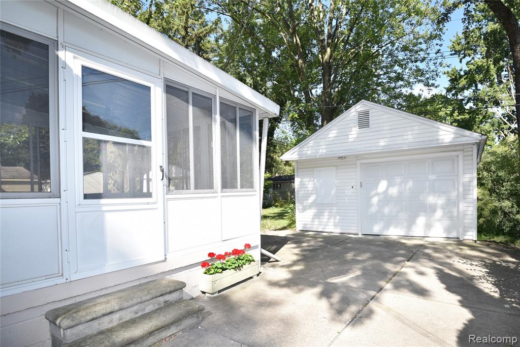 2261 Dunstable Road Birmingham, MI 48009 - Photo 33 of 39