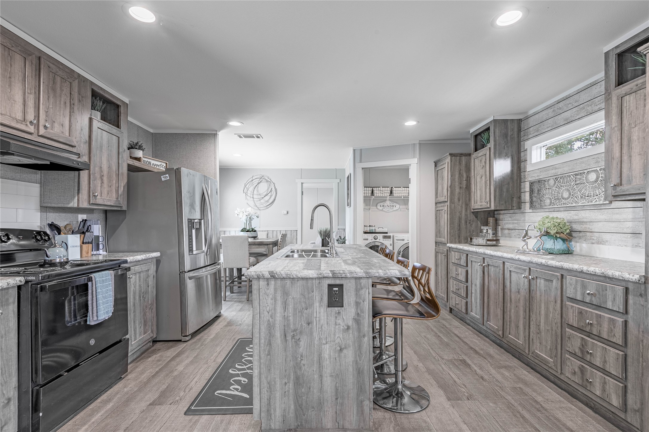 844 Harbor Point Drive Trinity, TX 75862 - Photo 1 of 32