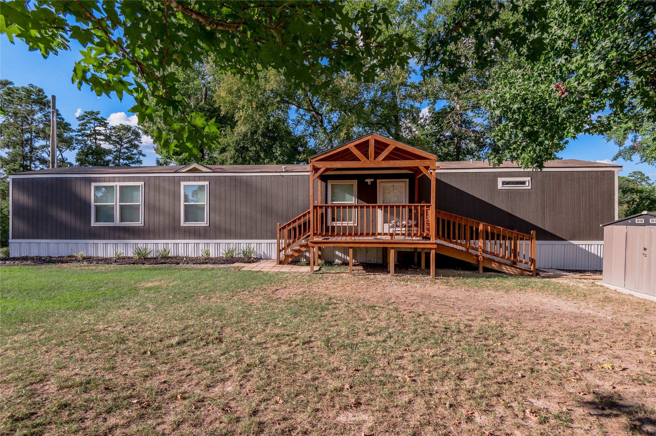 844 Harbor Point Drive Trinity, TX 75862 - Photo 2 of 32