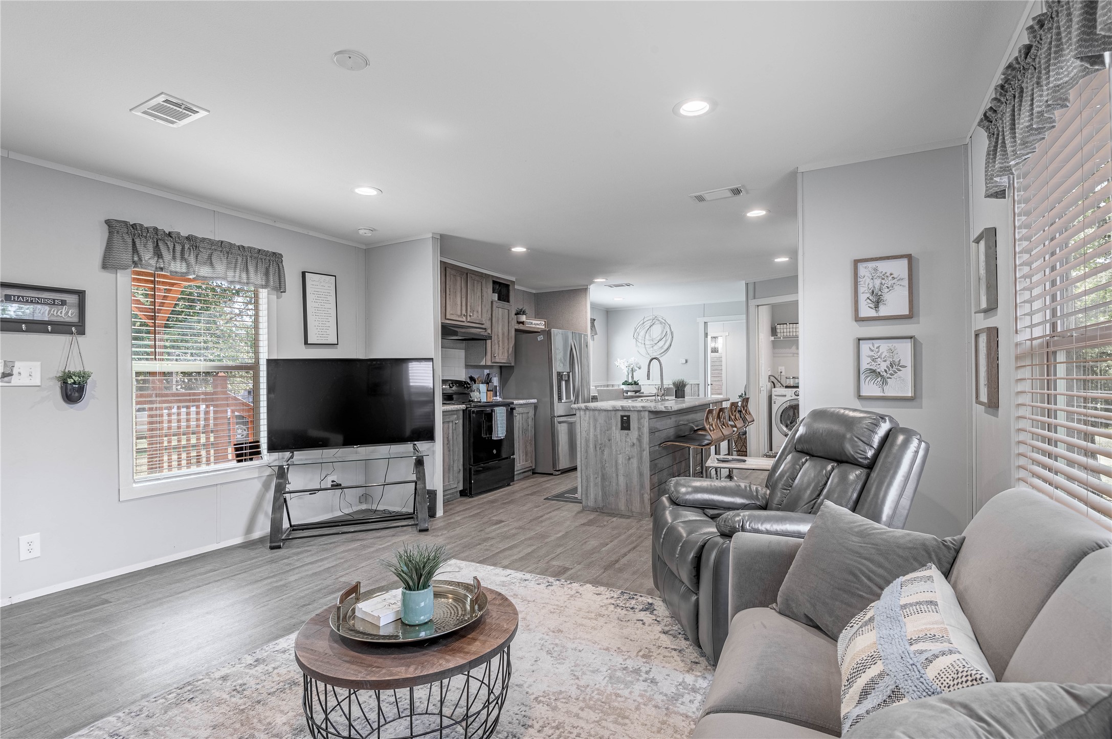 844 Harbor Point Drive Trinity, TX 75862 - Photo 9 of 32