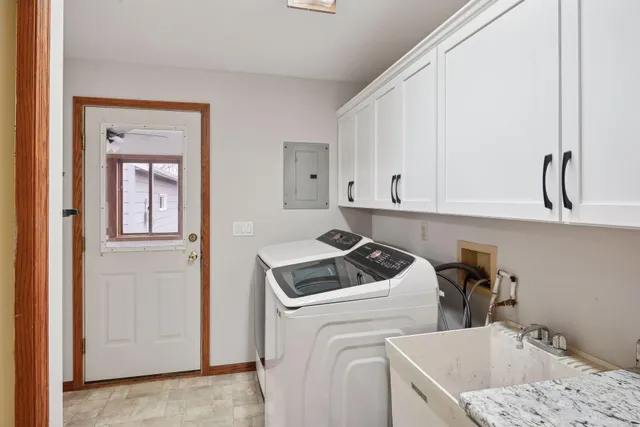 $299,900 | 528 Shakopee Avenue East, Shakopee, MN 55379