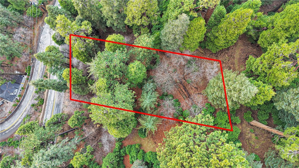 642 Rose Quartz Road Green Valley Lake, CA 92321 - Photo 2 of 11 a view of a tennis court