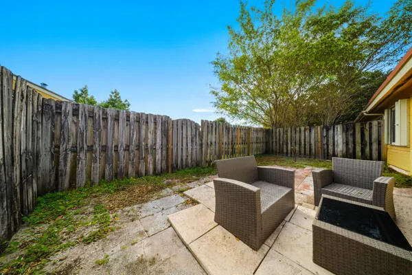 a view of sitting area with furniture