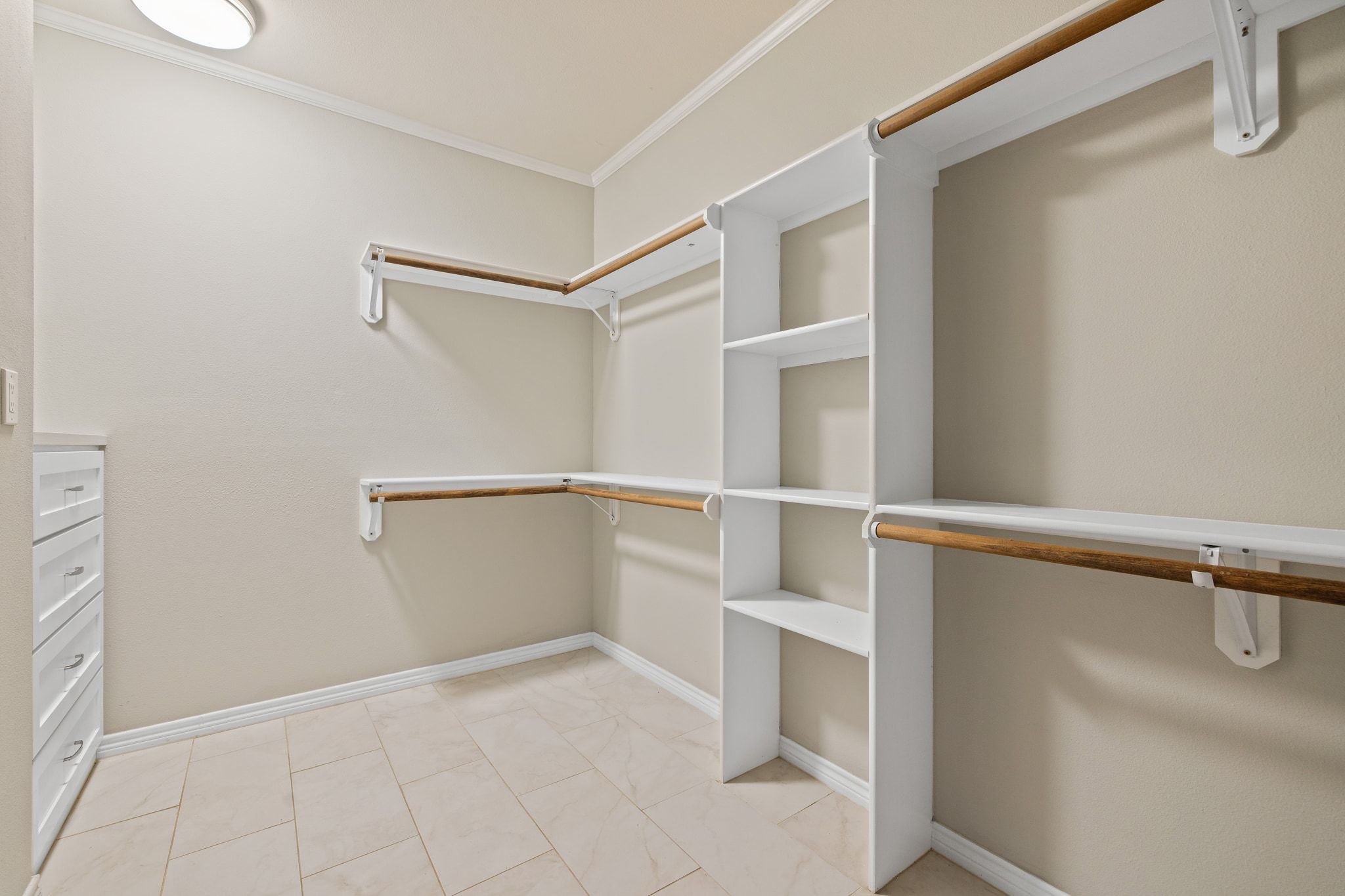 609 A West 7th Street Taylor, TX 76574 - Photo 15 of 35 a view of an empty walk in closet