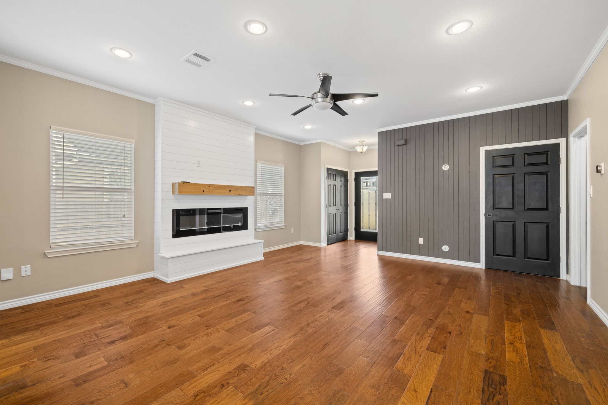 609 A West 7th Street Taylor, TX 76574 - Photo 7 of 35 a view of an empty room with a window and a kitchen