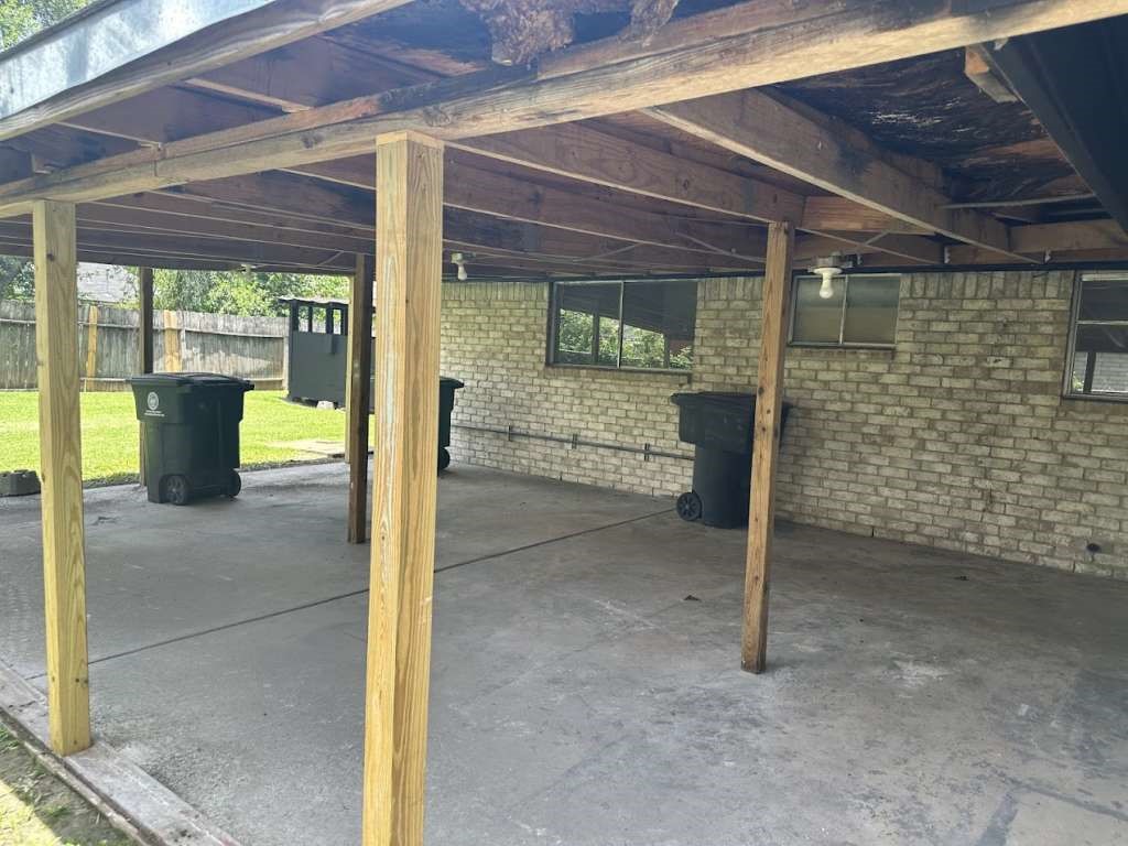 6523 Hanley Lane Houston, TX 77016 - Photo 16 of 17 a view of porch with a table and chairs