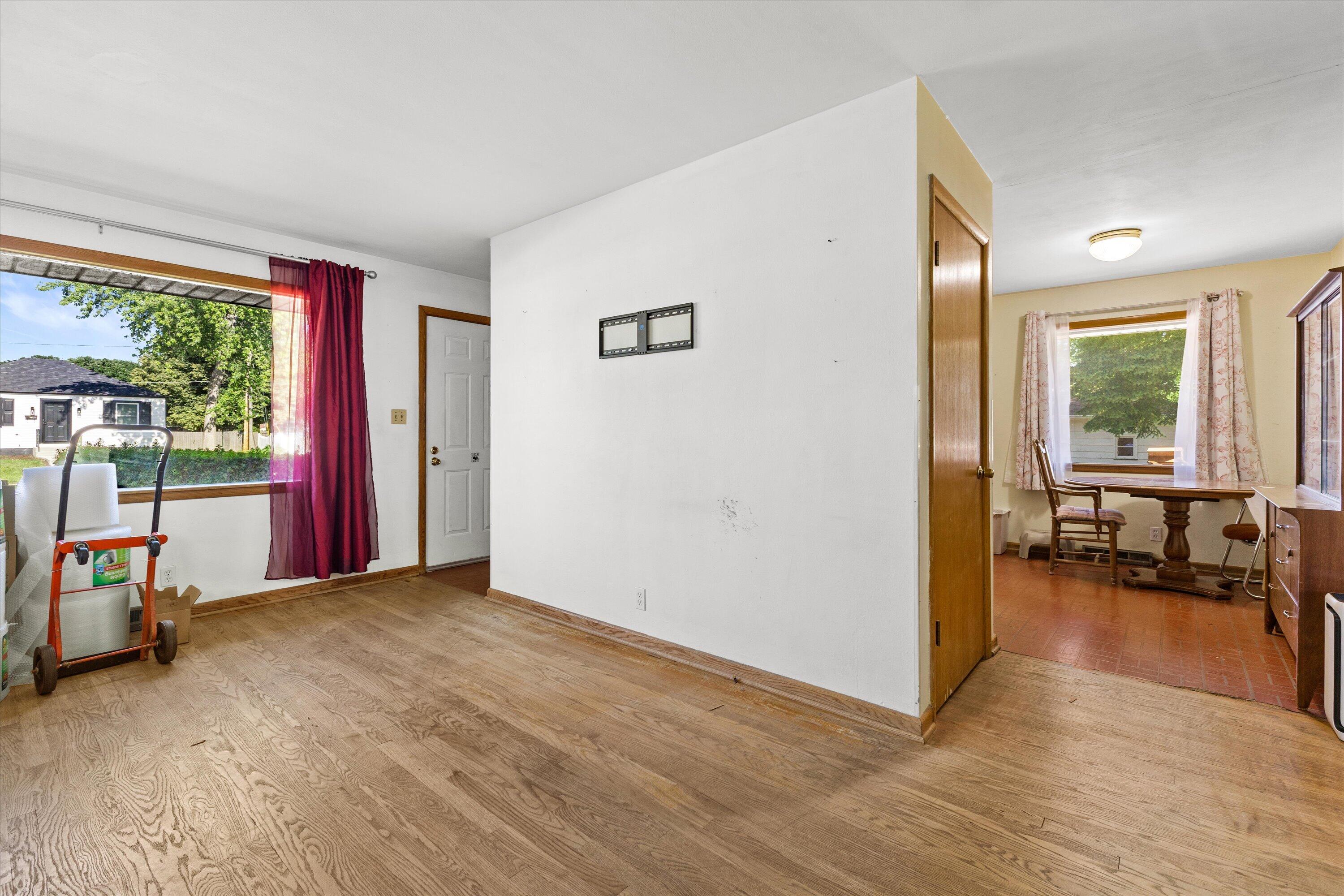 7915 45th Avenue Kenosha, WI 53142 - Photo 4 of 21 12-KCM-46
