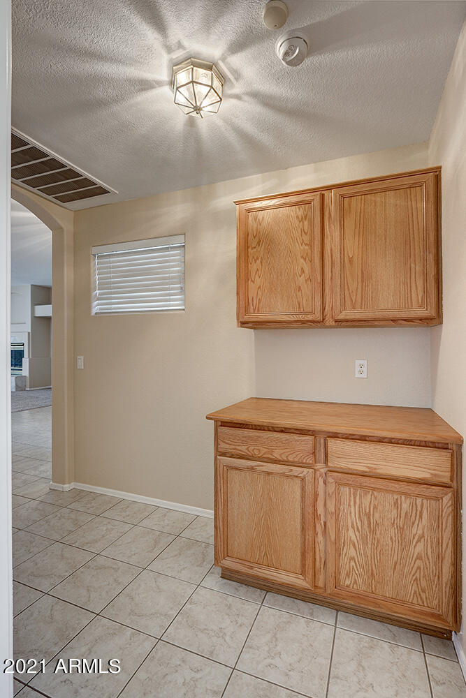 4375 East Briles Road Phoenix, AZ 85050 - Photo 16 of 29 Hall